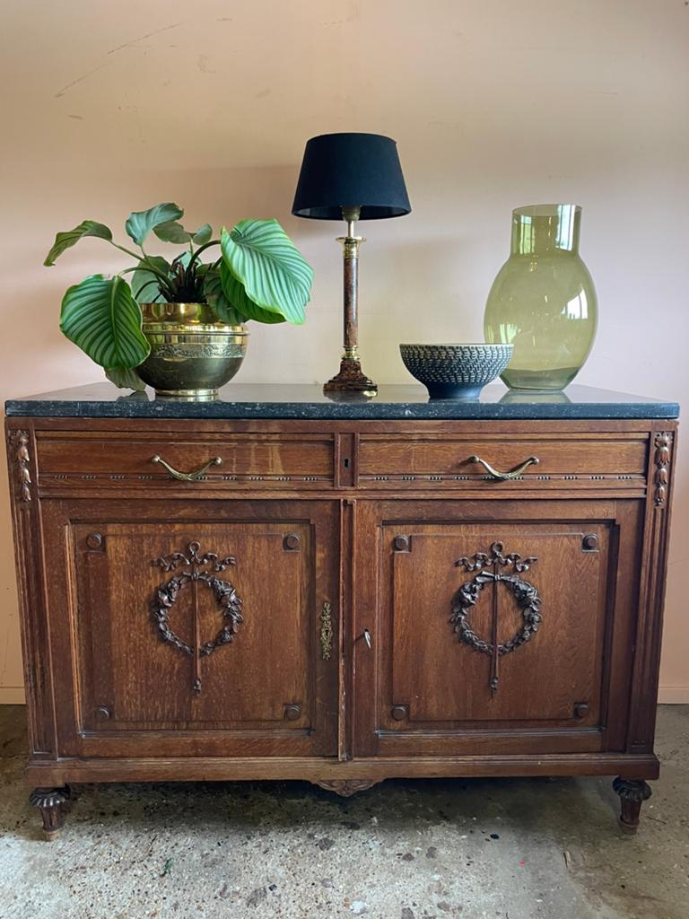 Vintage houten dressoir met donker hardsteen blad, Ophalen, Gebruikt