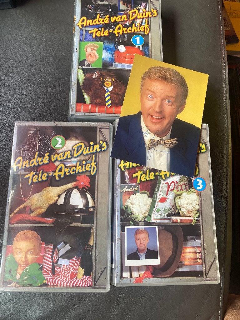 André van Duin's Tele-Archief VHS met handtekening, Gebruikt, Serie, Alle leeftijden, Ophalen of Verzenden