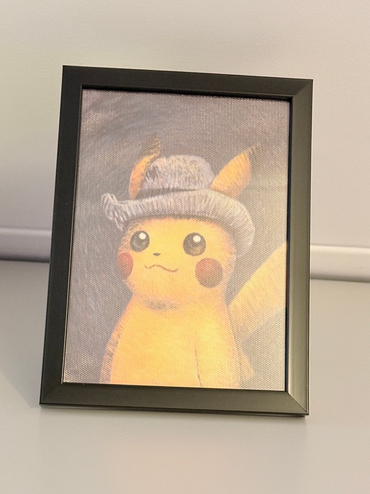 Pokémon Van Gogh Pikachu Art Print Ingelijst 10x15 cm, Hobby en Vrije tijd, Verzamelkaartspellen | Pokémon, Verzenden, Zo goed als nieuw