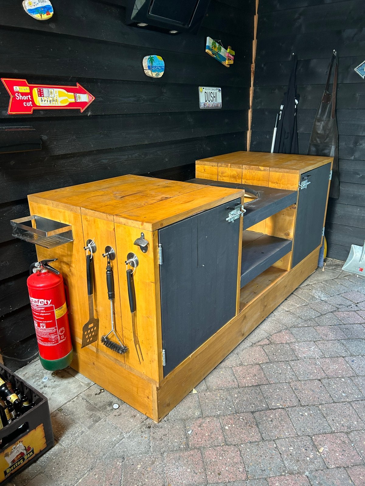 Buitenkeuken met koelkast en BBQ-uitsparing, Tuin en Terras, Ophalen, Gebruikt, Houtskool, Vrijstaand