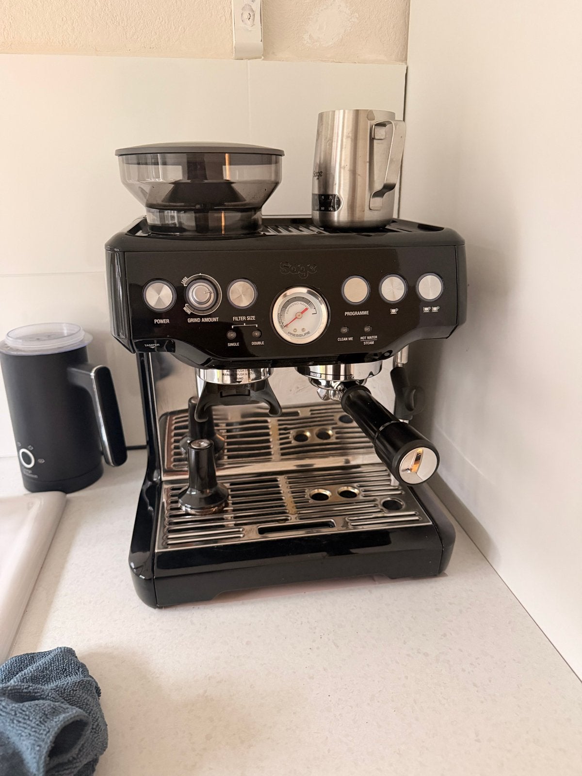 Foto 2 van Sage Barista Express Espressomachine - Zwart