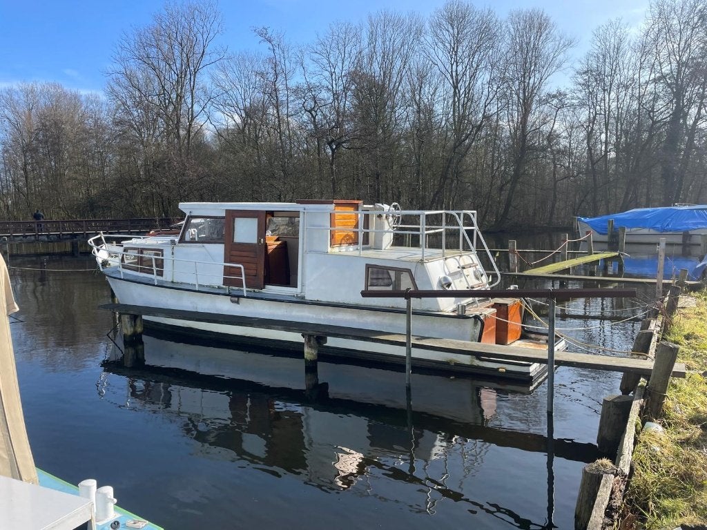 Kajuutboot met Mercedes binnenmotor. Motorjacht. Kruiser, Gebruikt, Binnenboordmotor, Boegschroef, Diesel