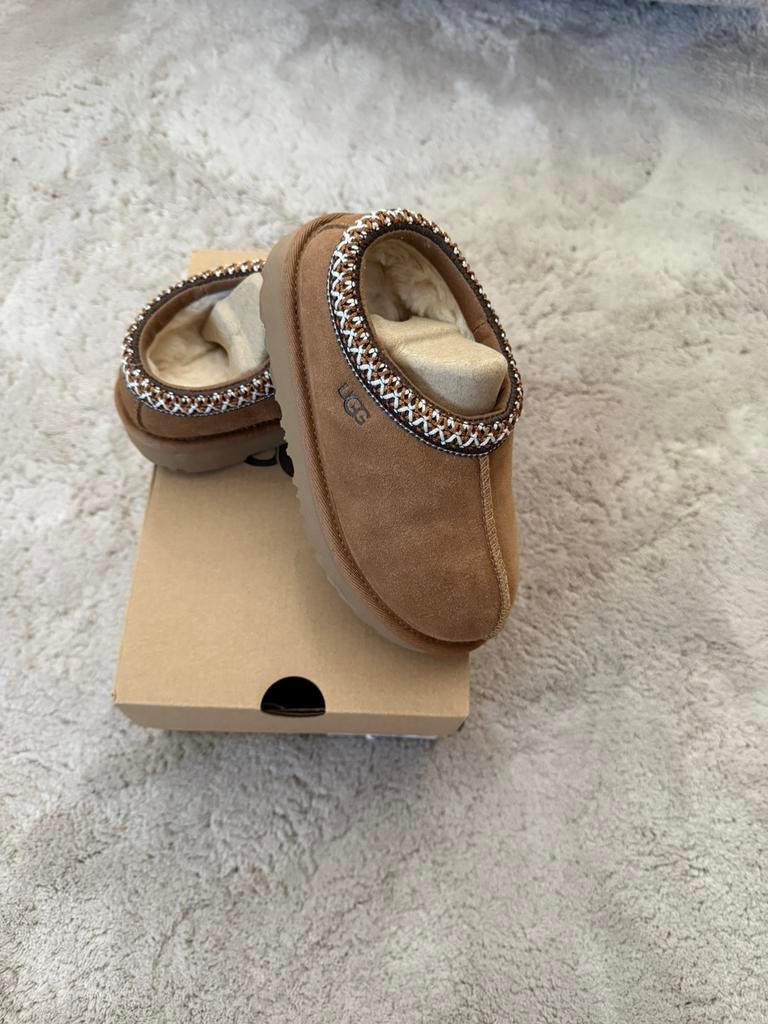 UGG Tasman II, Chesnut , 28,5 , nieuw!, Jongen of Meisje, Schoenen, Nieuw, Ophalen of Verzenden