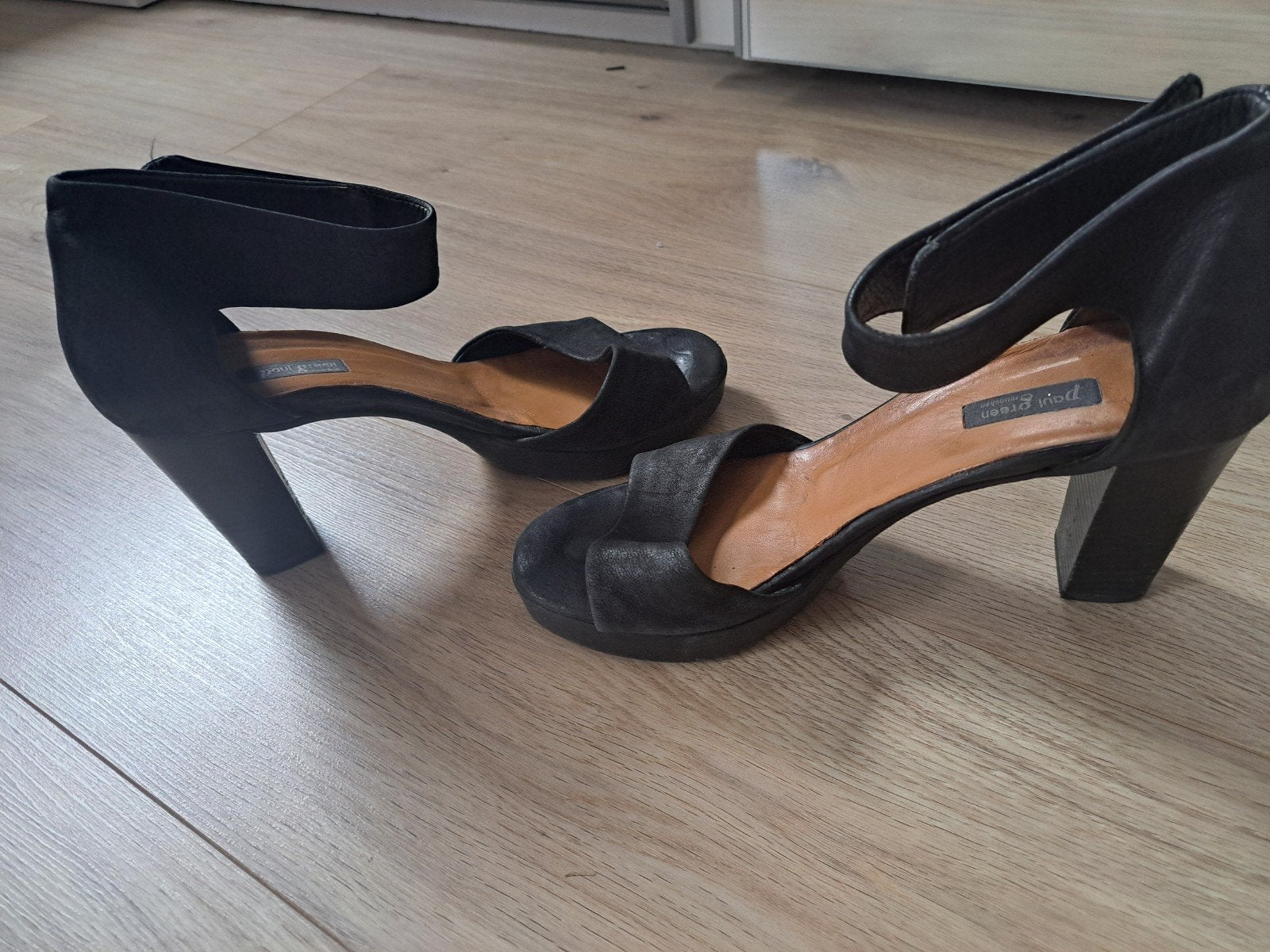 Zwarte hakken met enkelbandje maat 41, Kleding | Dames, Ophalen of Verzenden