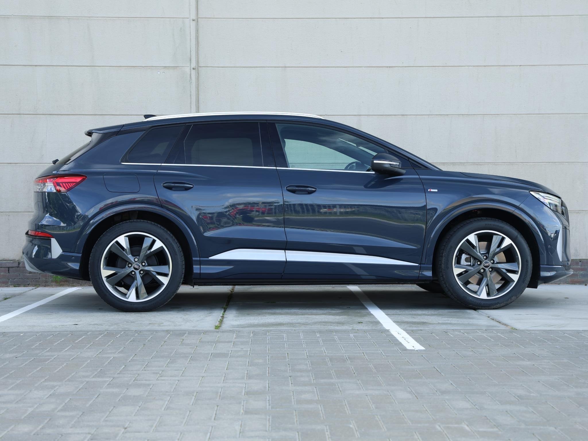 Audi Q4 e-tron S edition 82 kWh 286 PK SUV | Tech plus pakke, Auto's, Automaat, Achterwielaandrijving, 510 min, Zwart