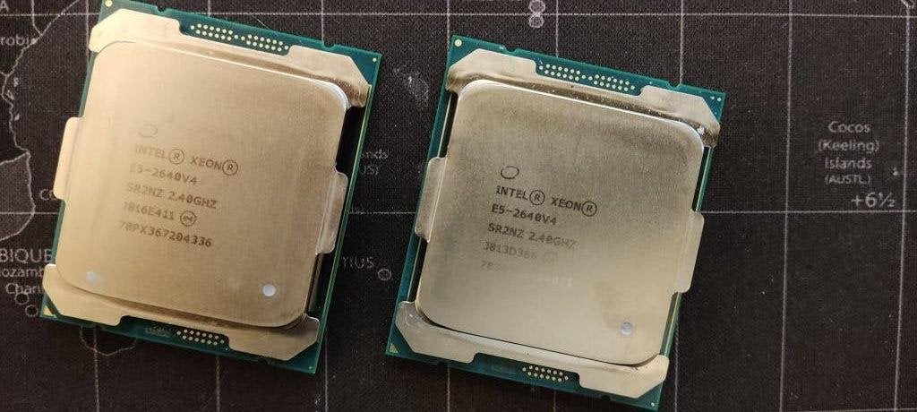 Matched pair Xeon E5 2640 V4, Computers en Software, Processors, Gebruikt, Intel Xeon, Ophalen of Verzenden, 10-core