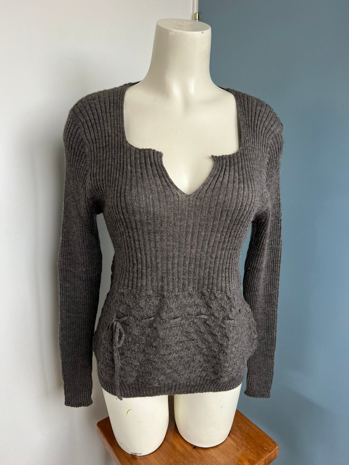 Claudia strater grijs truitje gebreid met wol wollen 44, Kleding | Dames, Truien en Vesten, Zo goed als nieuw, Maat 42/44 (L)