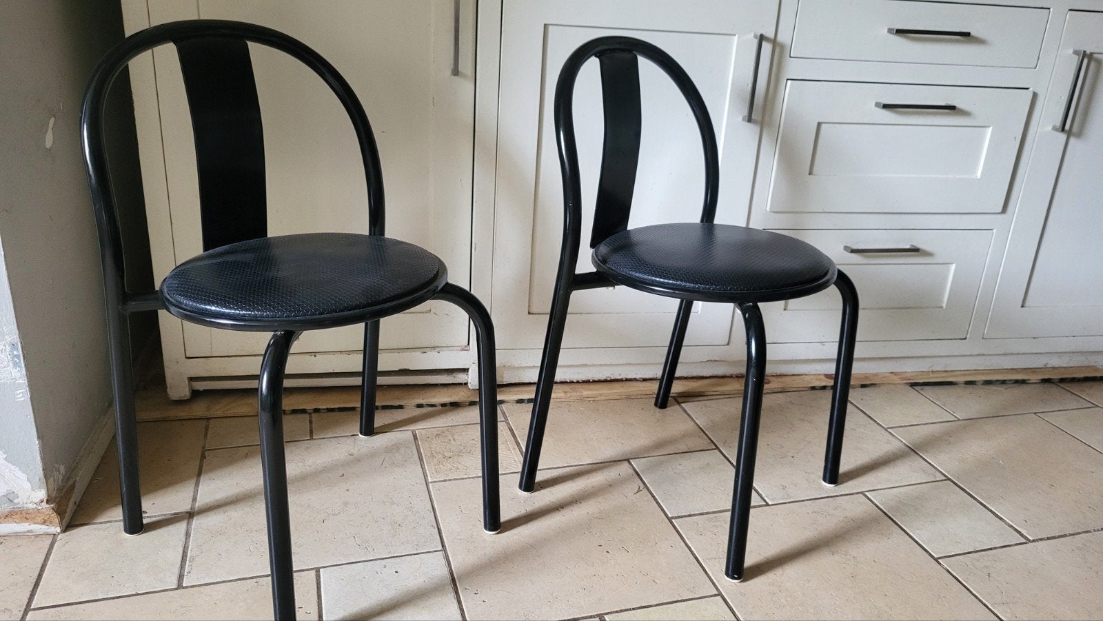 2x vintage postmodern jaren 80 ikea chairs ontwerp vab Tomas, Huis en Inrichting, Ophalen, Twee