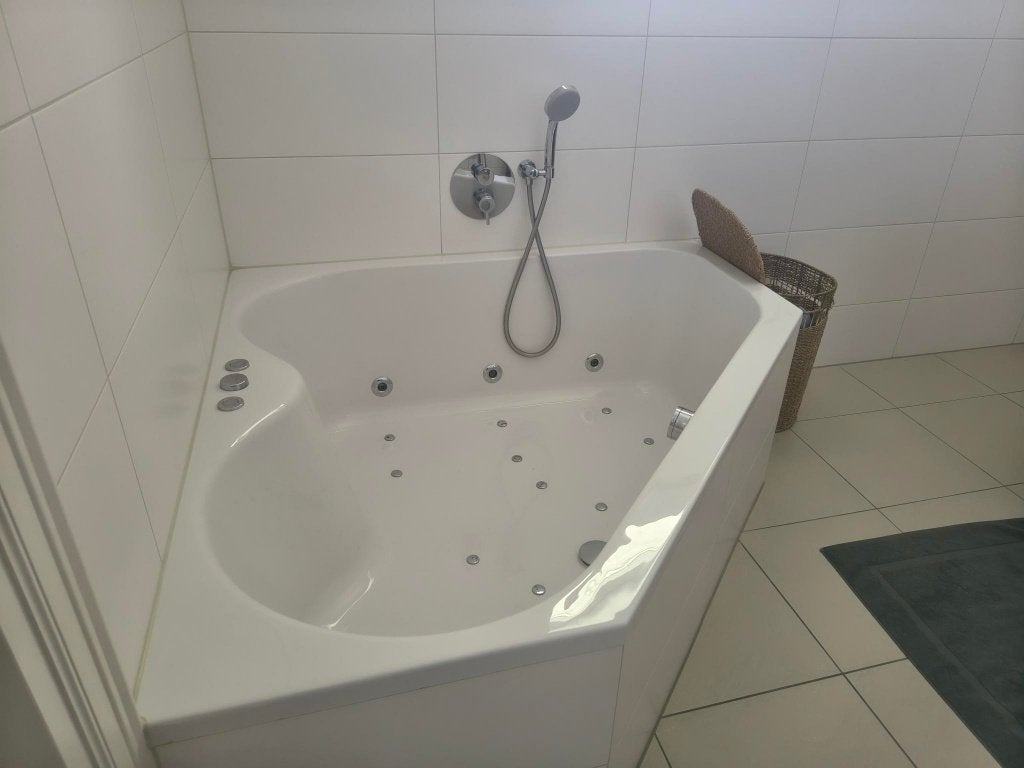Hoekbad met bubbelsysteem, Ophalen, Gebruikt
