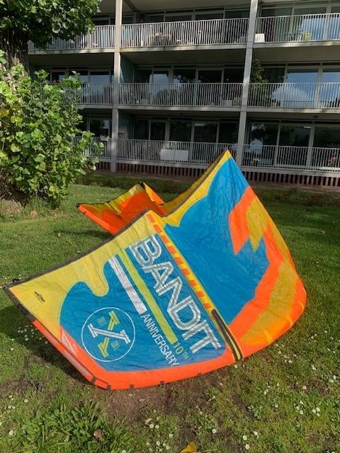 F-one Bandit X kite set van 7m2 en 10m2 inclusief 1 bar, Watersport en Boten, Kitesurfen, Ophalen, Gebruikt, Kitesurf-set, 10 m²