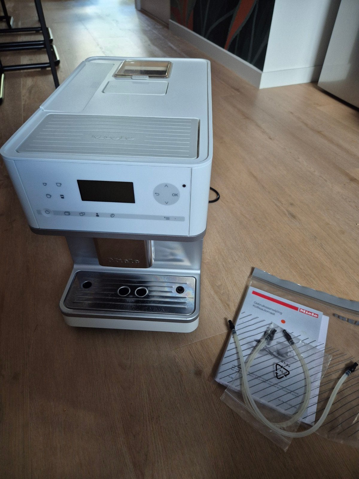 Miele CM 6350 Koffiemachine - Wit, Witgoed en Apparatuur, Ophalen, Afneembaar waterreservoir, Gebruikt, Koffiemachine