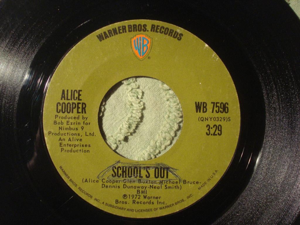 Alice Cooper 7" Vinyl Single: ‘School’s out’ (USA) MISDRUK, Cd's en Dvd's, Gebruikt, 7 inch, Single, Ophalen of Verzenden