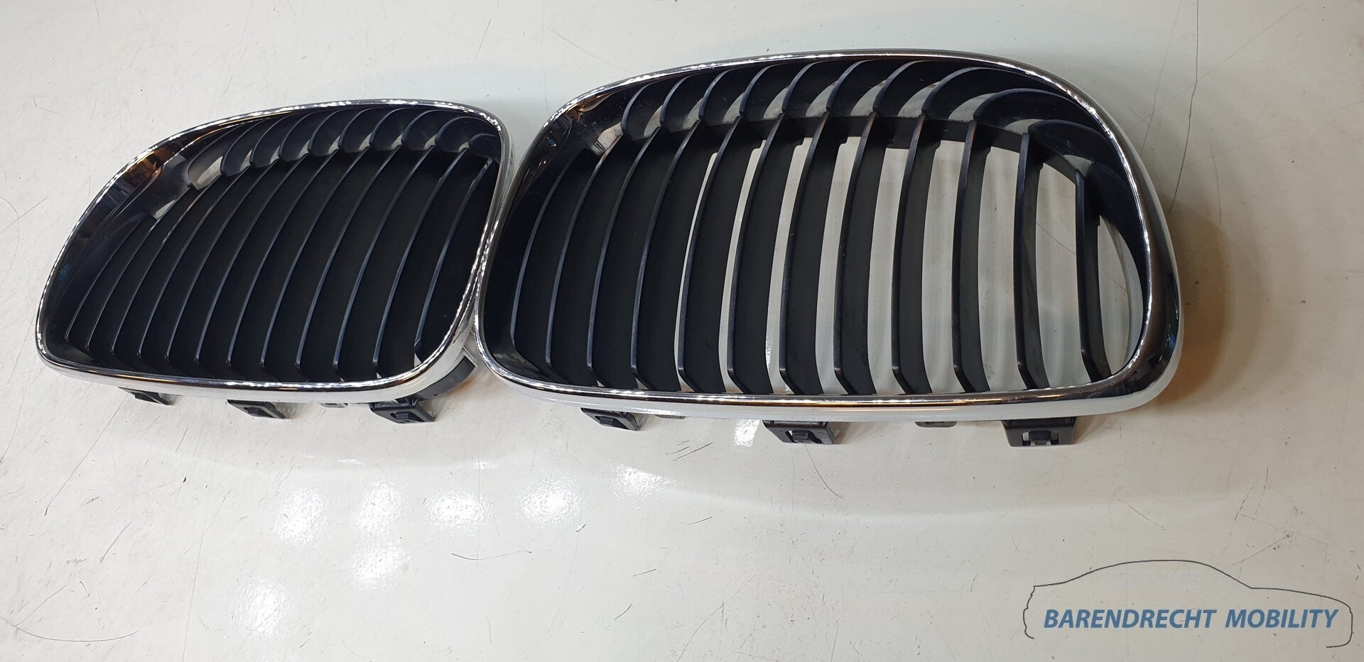 Grille BMW E90 3 serie grill zwart chrome origineel gebruikt, Petuelring 130
80788  Munich, DE, Gebruikt, Info@bmw.de, Ophalen of Verzenden