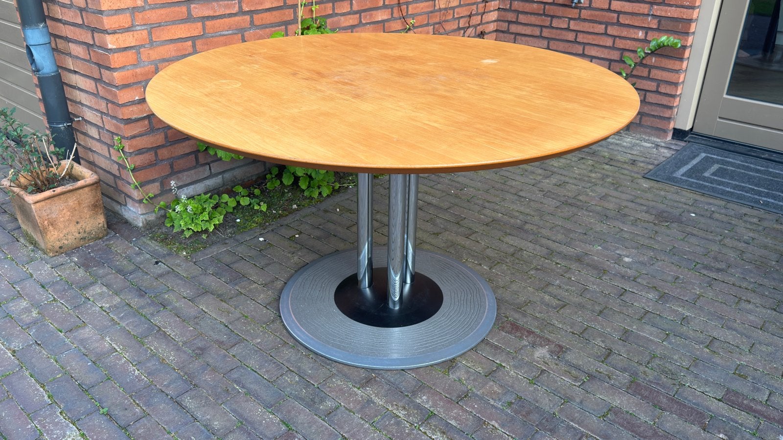 Leolux design ronde Eettafel -Trias- 127cm, Huis en Inrichting, Tafels | Eettafels, Ophalen, Gebruikt, 100 tot 150 cm, Rond