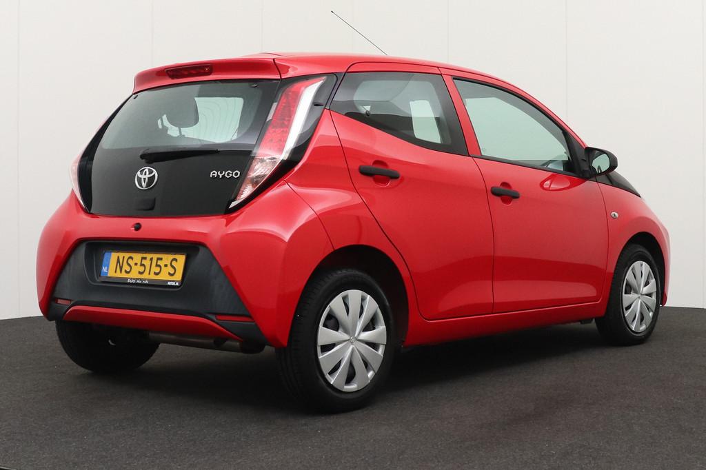 Toyota Aygo 1.0 VVT-i X-fun Airco Bluetooth LED (bj 2017), Auto's, Toyota, Voorwielaandrijving, Stof, Gebruikt, Euro 6