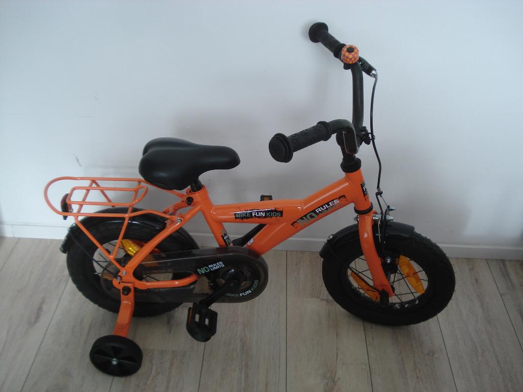 AMPER GEBRUIKT/NIEUW Mooie NL fiets BIKE FUN BOOST 12.5 inch, Fietsen en Brommers, Fietsen | Kinderfietsjes, Terugtraprem, Zijwieltjes