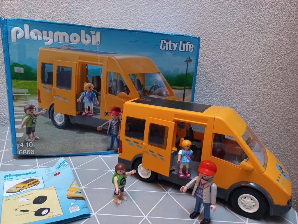 Playmobil City Life Schoolbus 6866 met figuren compleet, Ophalen of Verzenden, Zo goed als nieuw, Complete set