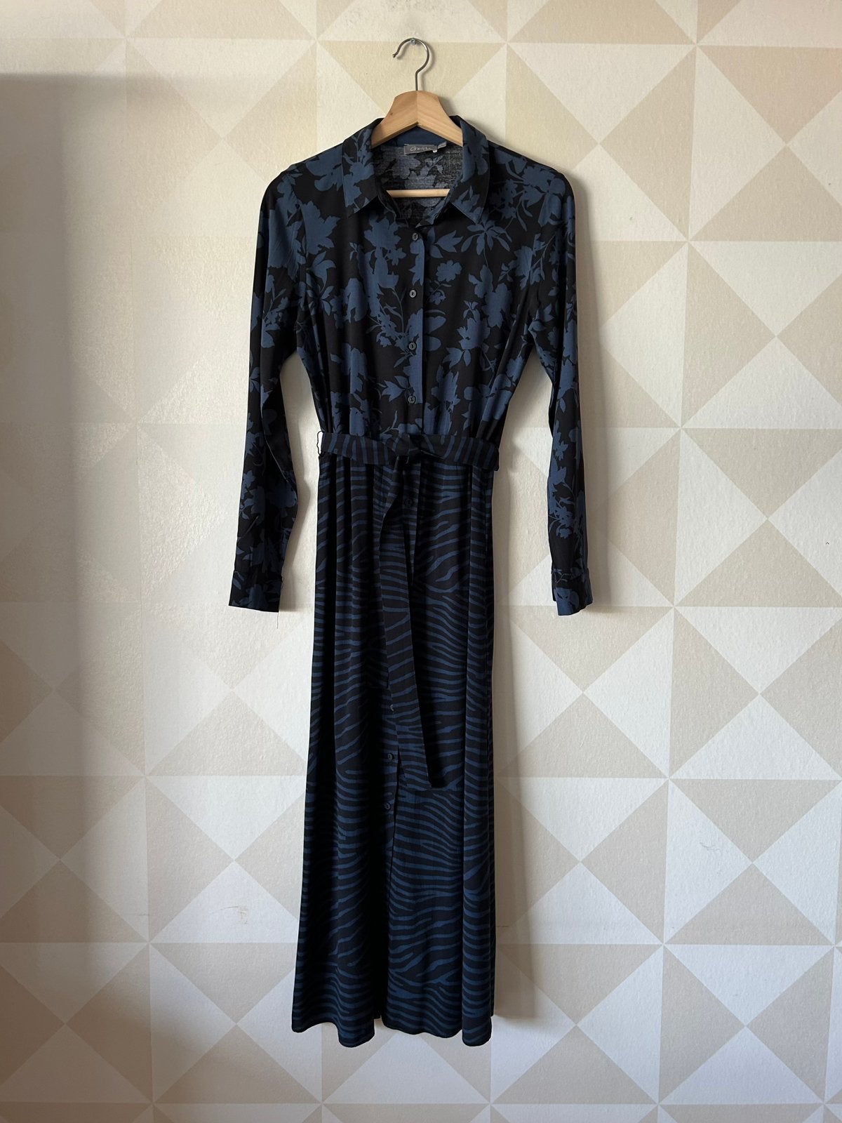 Geisha maxi jurk blauw zwart bloem S/36 zgan, Blauw, Ophalen of Verzenden, Zo goed als nieuw, Maat 36 (S)