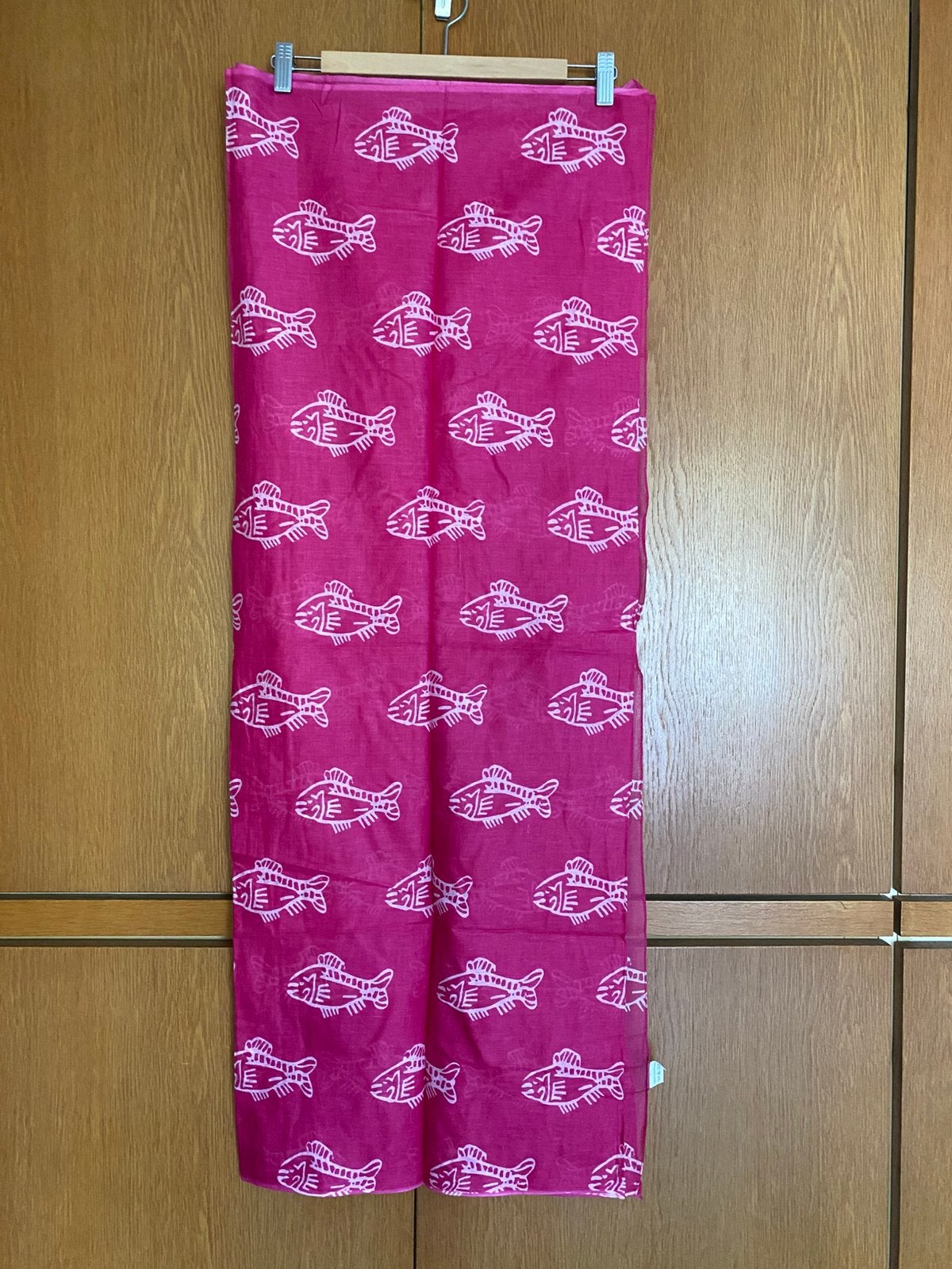 Parero sarong sjaal hard roze, witte visjes, nieuw 110x170,, Ophalen of Verzenden, Nieuw, Roze, Overige typen