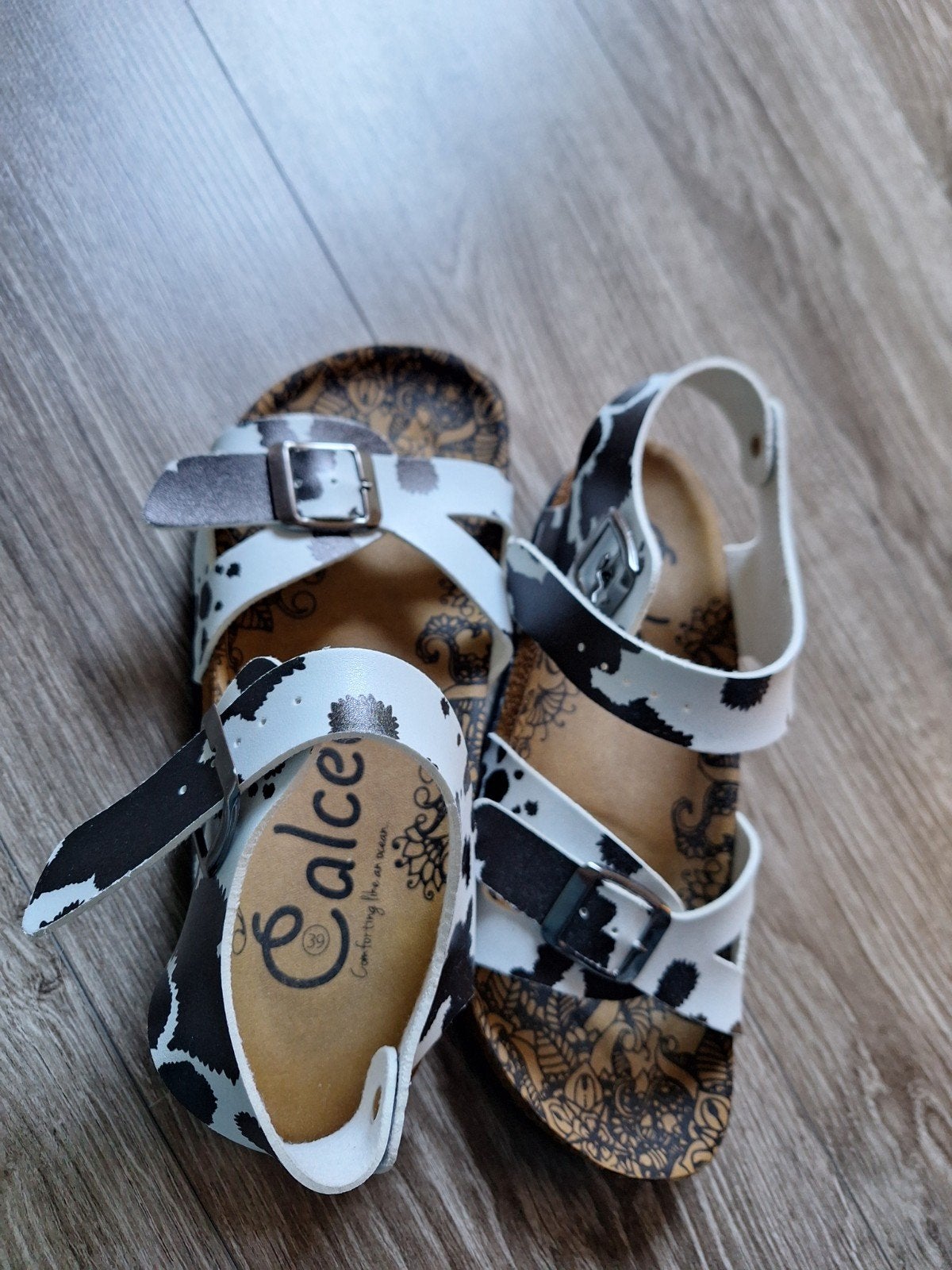 Calcee sandalen met koeienprint, maat 39, Calcee, Zwart, Zo goed als nieuw, Sandalen of Muiltjes