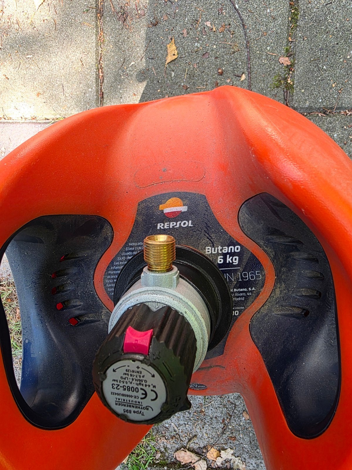 Nieuwe Spaanse volle gasfles Repsol K6, Ophalen