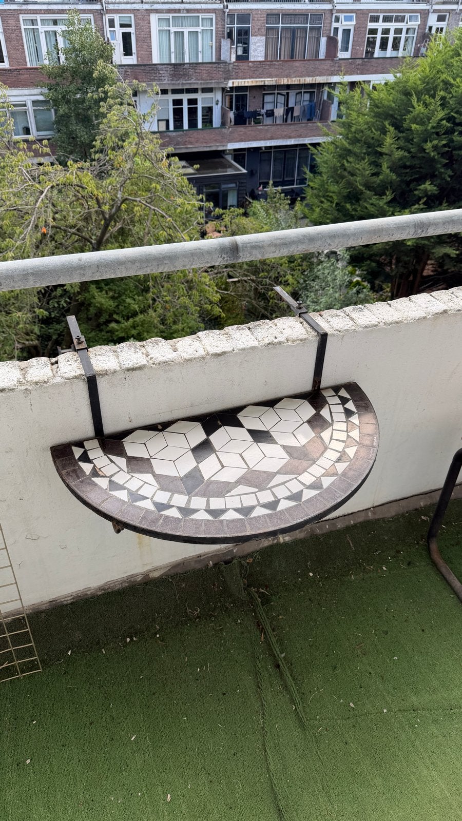Stevige en zware balkon tafel met mozaïek blad, Ophalen, Gebruikt, Rond, Metaal