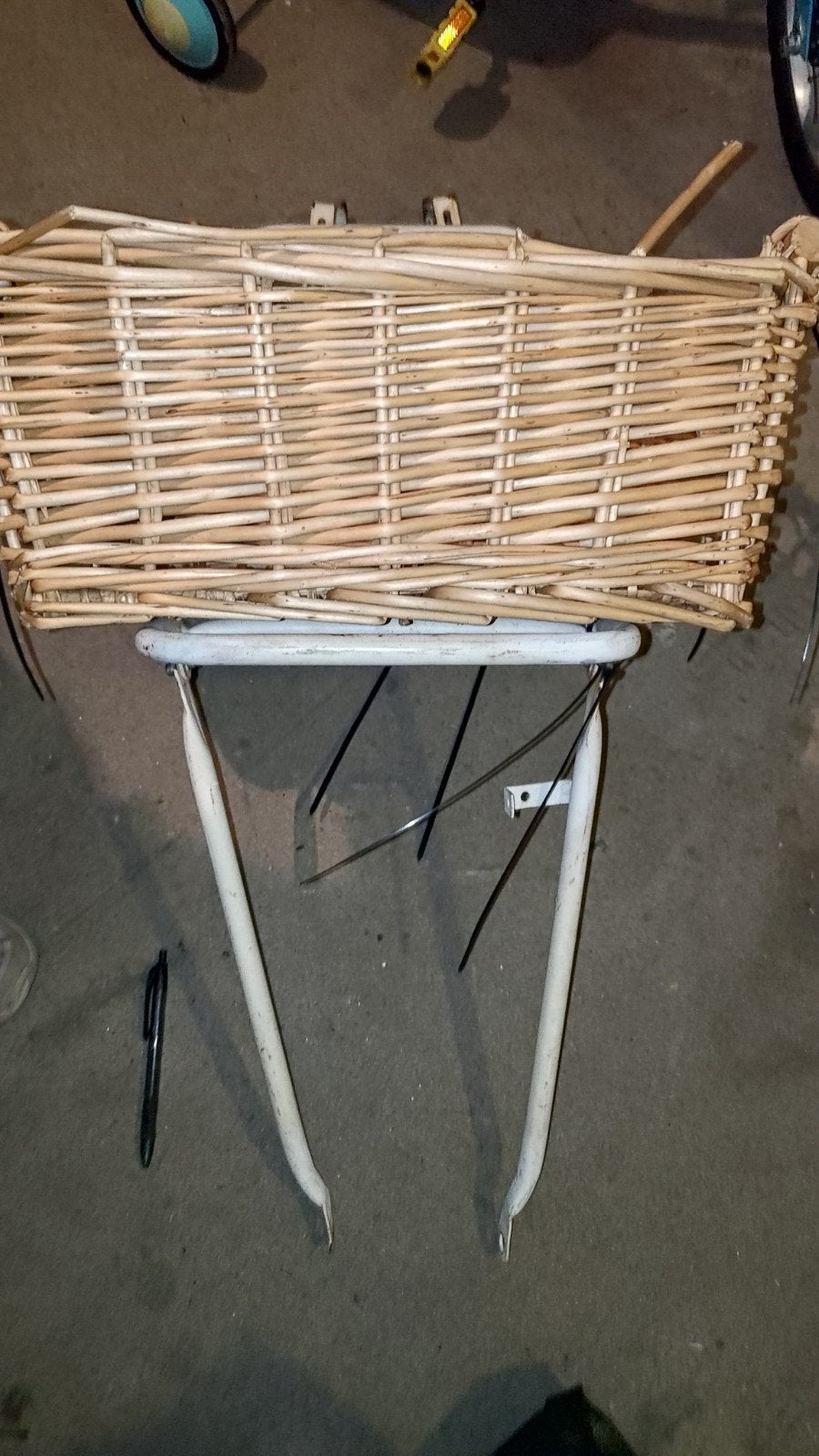 Vintage rieten fietsmand met stuurbevestiging, Ophalen, Gebruikt, Onbekend, Stuurbevestiging