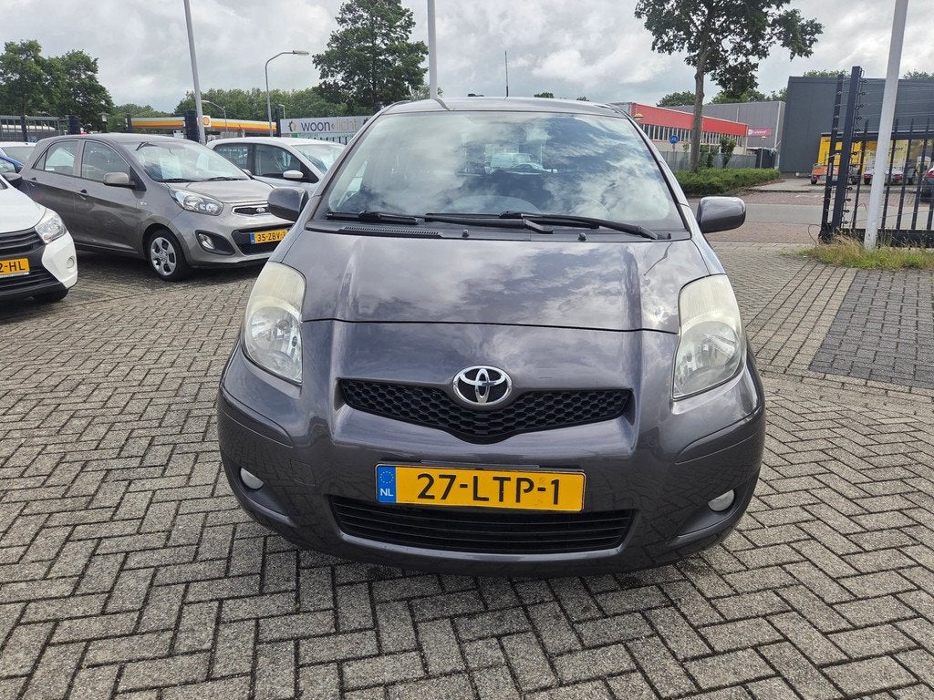 Toyota Yaris 1.3 VVTi Aspiration/AUTOMAAT/DEALER ONDERHOUD, 750 kg, 4 cilinders, Bedrijf, 550 kg