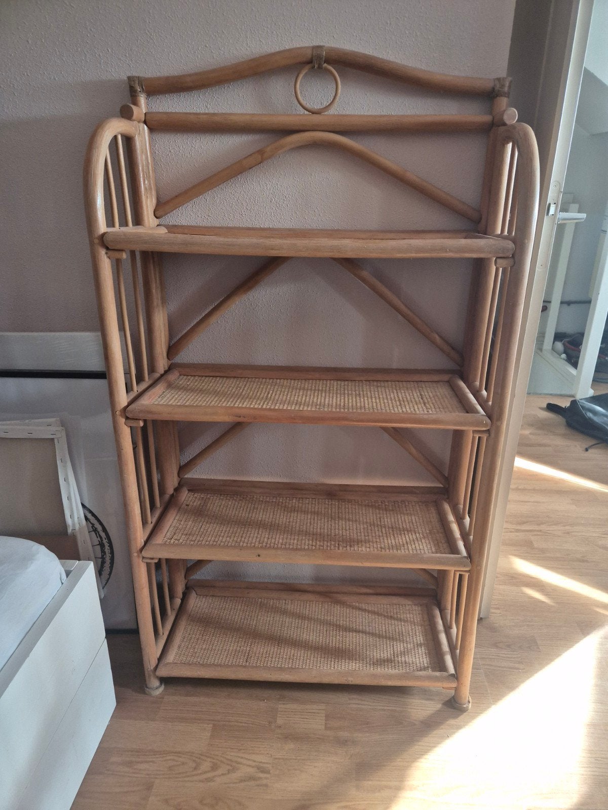 Vintage rotan boekenrek met 4 planken, Ophalen, Gebruikt