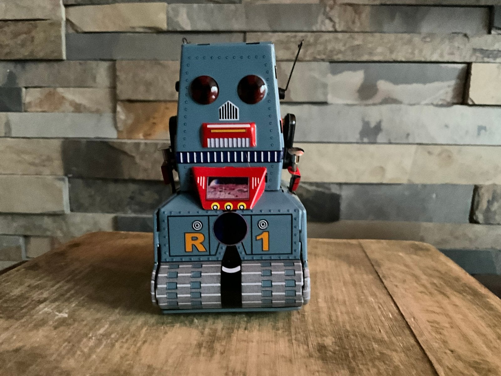 Bijzondere R1 robot gemaakt van blik. In onbespeelde staat., Ophalen of Verzenden