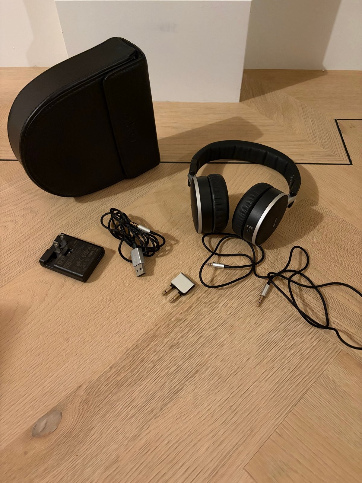 AKG K495NC Draadloze Hoofdtelefoon met Noise Cancelling, Gebruikt, Bluetooth, AKG, On-ear