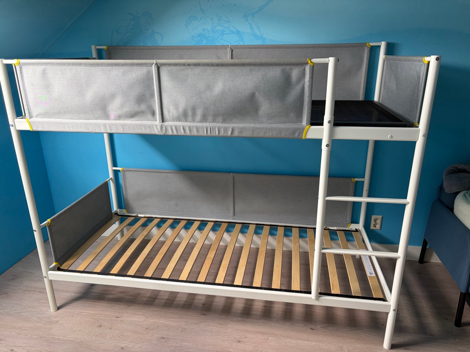 IKEA VITVAL Stapelbed - Wit/Lichtgrijs (90x200 cm), Huis en Inrichting, Slaapkamer | Stapelbedden en Hoogslapers, Zo goed als nieuw
