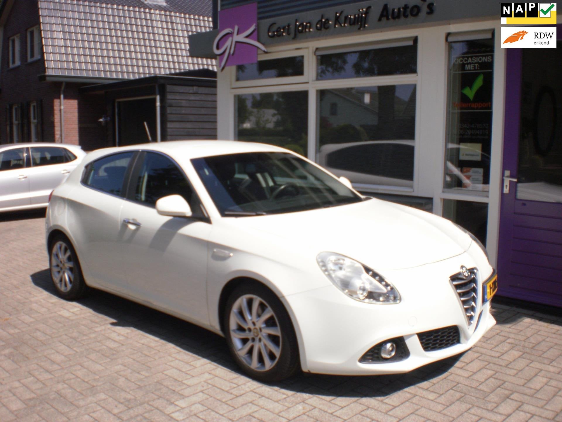 Alfa Romeo Giulietta 1.4 T Distinctive Lusso Automaat NL Aut, Stof, Euro 6, 4 cilinders, Wit
