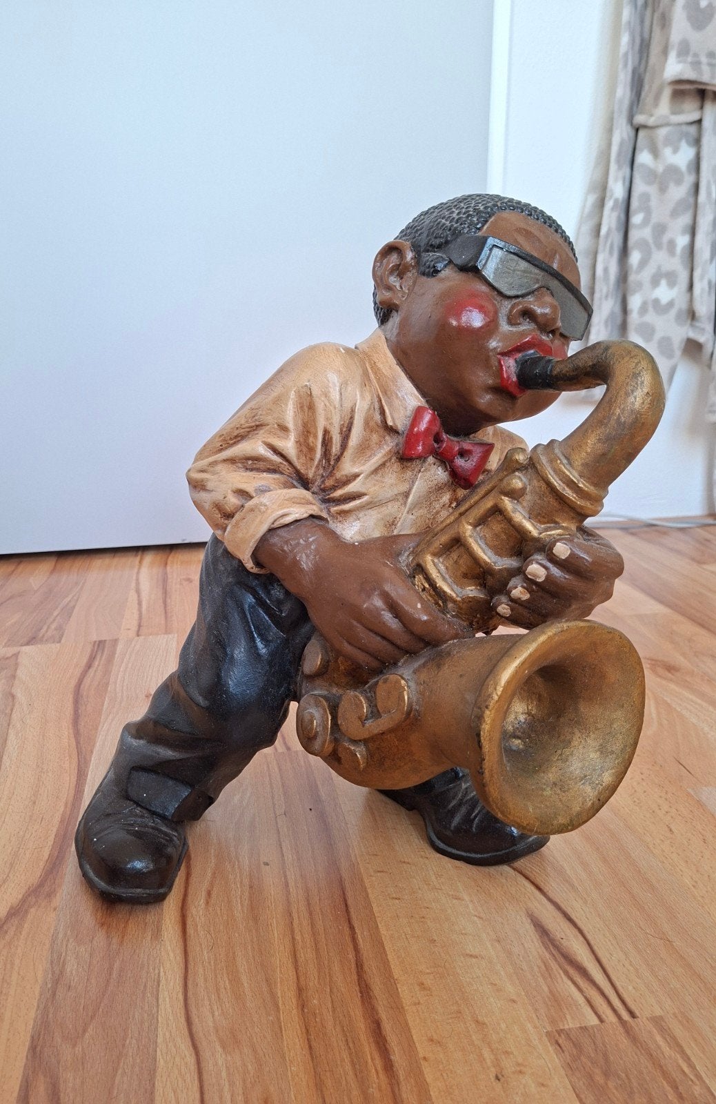 Zeer mooi saxofonist beeld van hout, Ophalen, Zo goed als nieuw, Mens