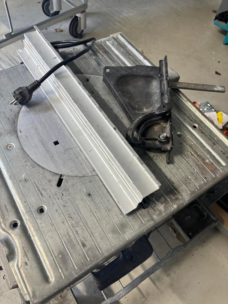 Elu zaagtafel, Doe-het-zelf en Verbouw, Gereedschap | Zaagmachines, Ophalen, Gebruikt, Cirkelzaag, 30 tot 70 mm