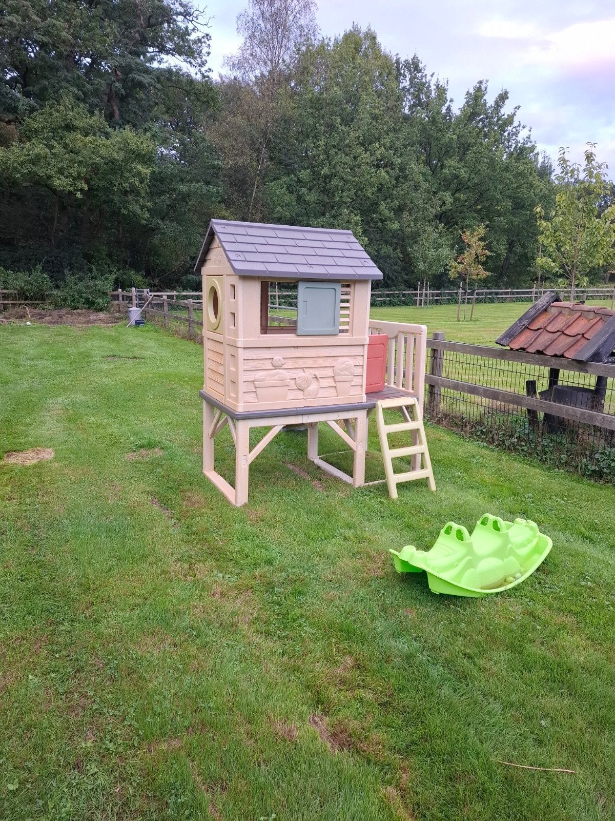 Smoby speelhuisje netjes en compleet!, Ophalen, Zo goed als nieuw, Glijbaan