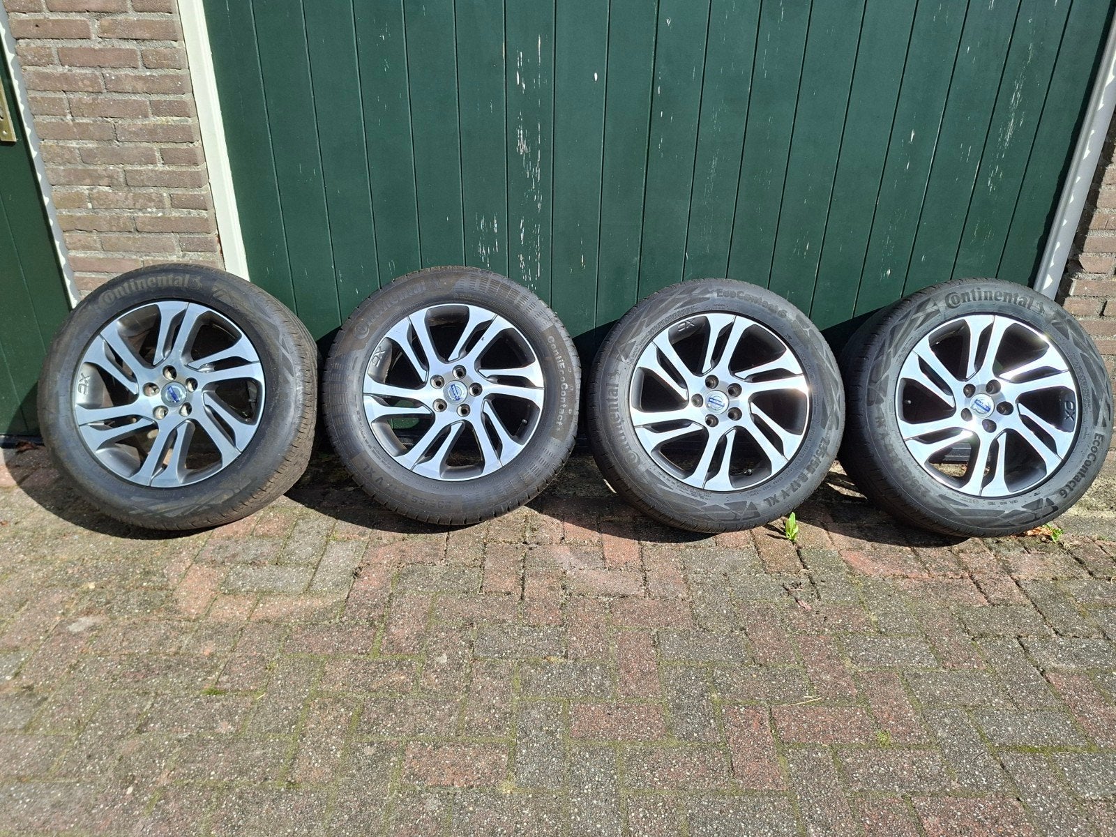Originele 17" Volvo XC velgen met 235/55/R17 zomerbanden, Gebruikt, Banden en Velgen, 17 inch, Ophalen of Verzenden