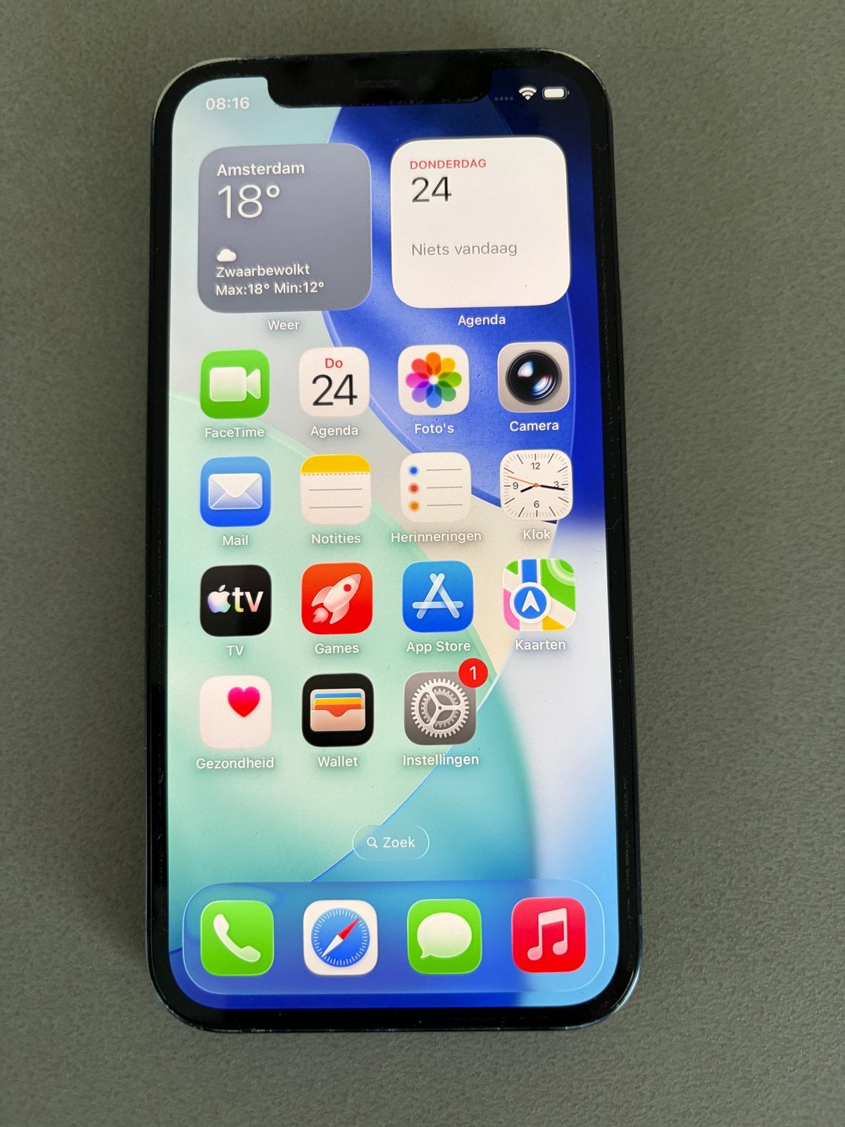 iPhone 12 128GB met nieuwe bedrade koptelefoon