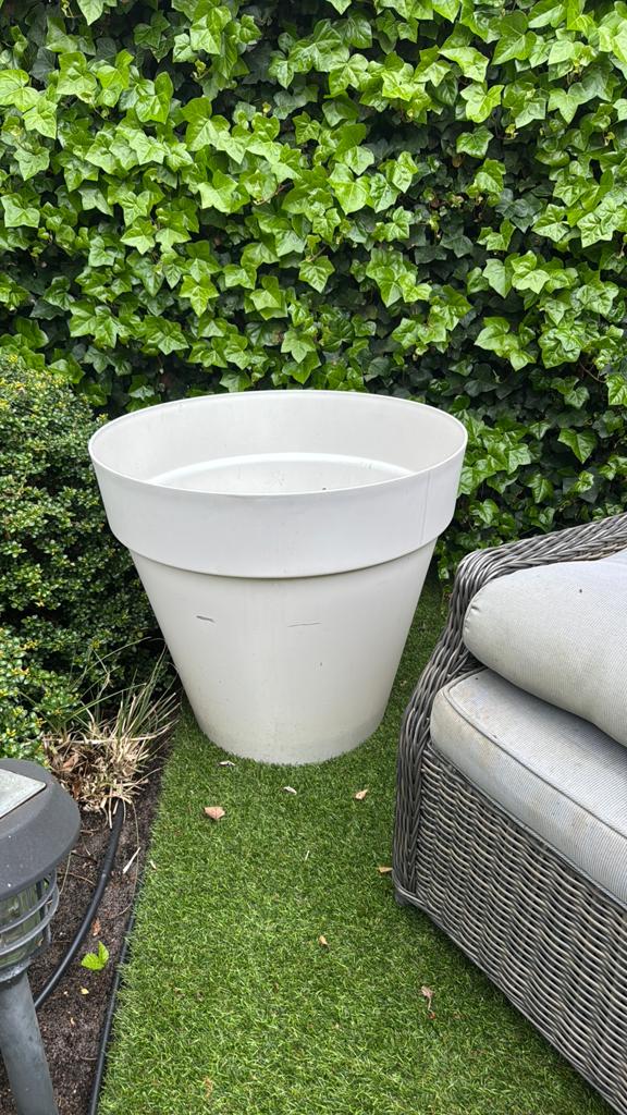 Grote witte kunststof bloempot voor tuin of balkon, Tuin en Terras, Bloempotten, Ophalen, Kunststof, Gebruikt, Balkon