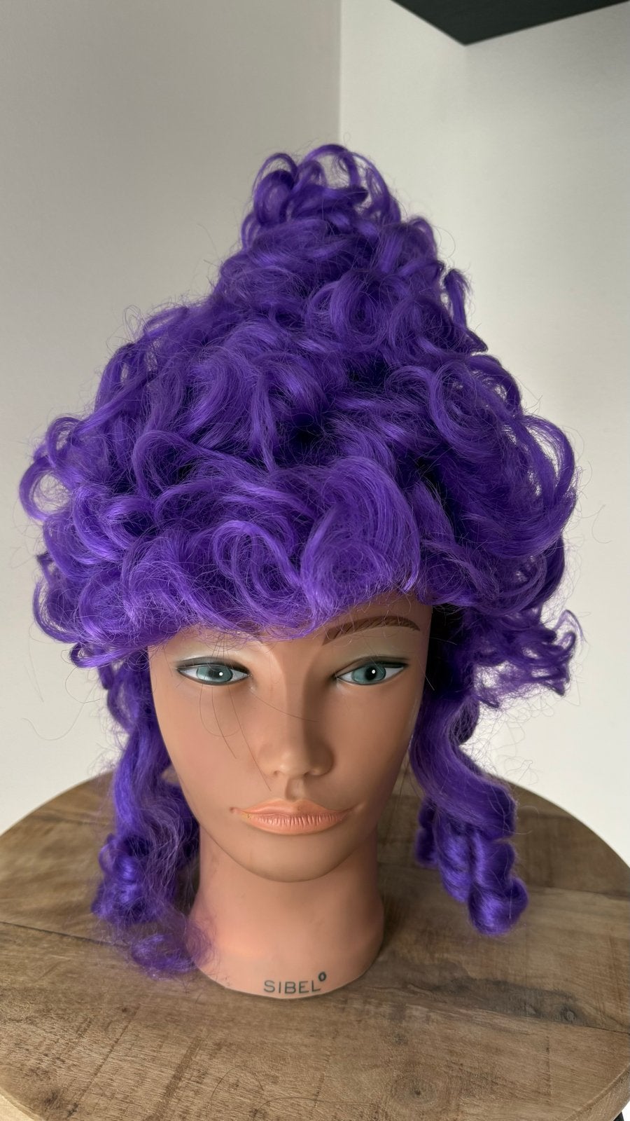 48 Paarse en Roze Krullen Pruiken - Feest of Carnaval, Ophalen of Verzenden, Zo goed als nieuw, Hoed of Pruik, Carnaval