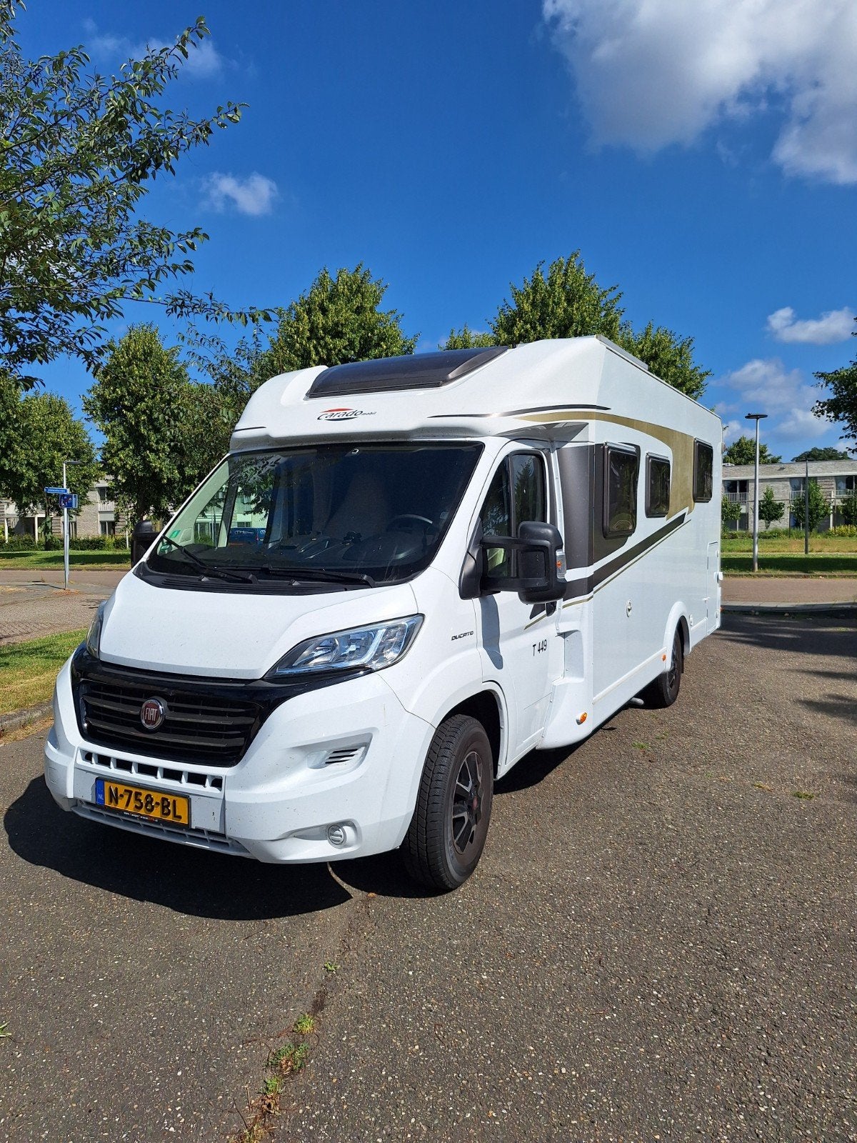 Carado T449 Half-integraal Camper 2016 - Slechts 55.000km, Luifel, Ringverwarming, Fiat, 7 tot 8 meter