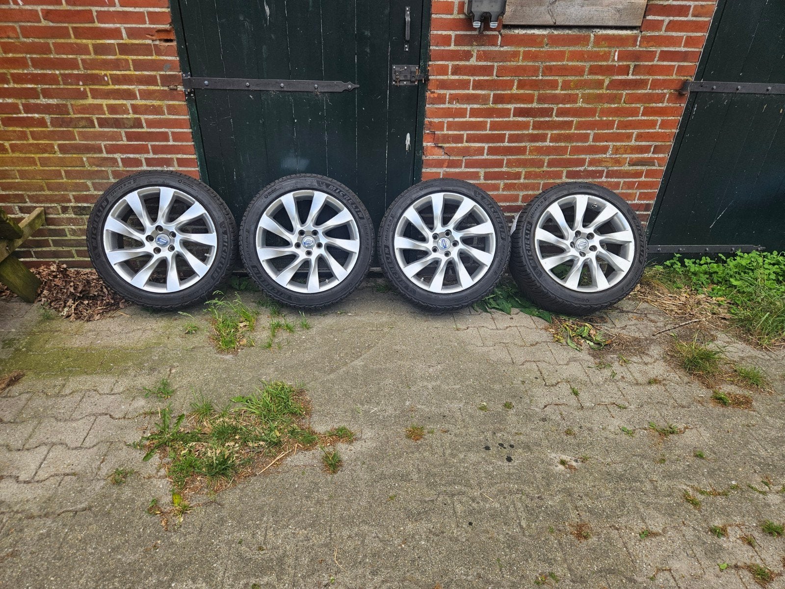 Volvo 18 inch 'Magni' velgen met Michelin winterbanden, Auto-onderdelen, Banden en Velgen, Ophalen, 18 inch, Gebruikt, Banden en Velgen