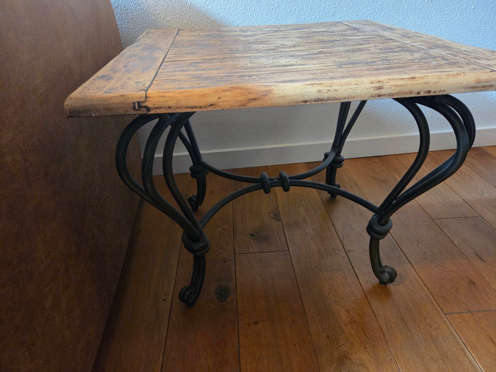 houten salontafel met smeedijzeren onderstel, Ophalen, Gebruikt, Vierkant, 55 tot 75 cm