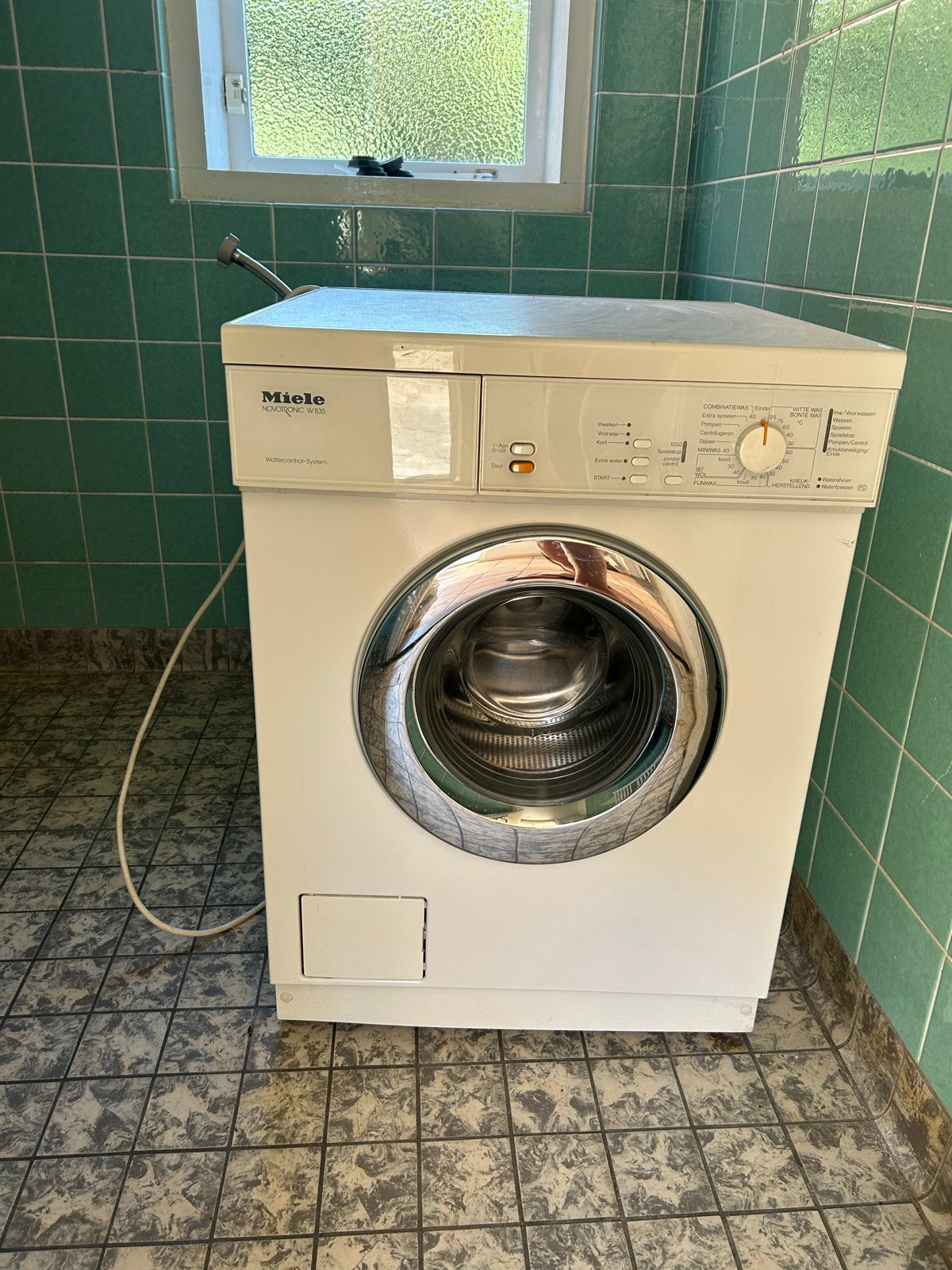 Miele Novotronic W835 wasmachine - 5kg inhoud, Ophalen, 4 tot 6 kg, Voorlader, 85 tot 90 cm