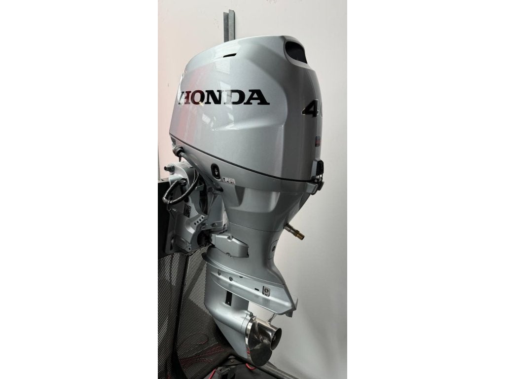 Honda 40 pk bj. 2021, Watersport en Boten, Buiten- en Binnenboordmotoren, Gebruikt, Benzine
