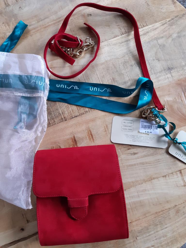 Rood suède tasje 16-17 cm van Unisa, Ophalen of Verzenden, Zo goed als nieuw, Rood, Schoudertasje