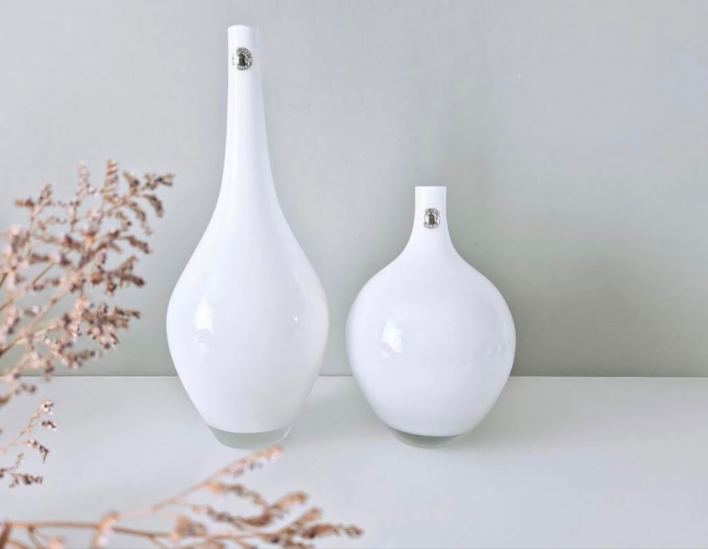 Set van 2 IKEA SALONG vazen, wit glas, Wit, Ophalen of Verzenden, Minder dan 50 cm, Glas