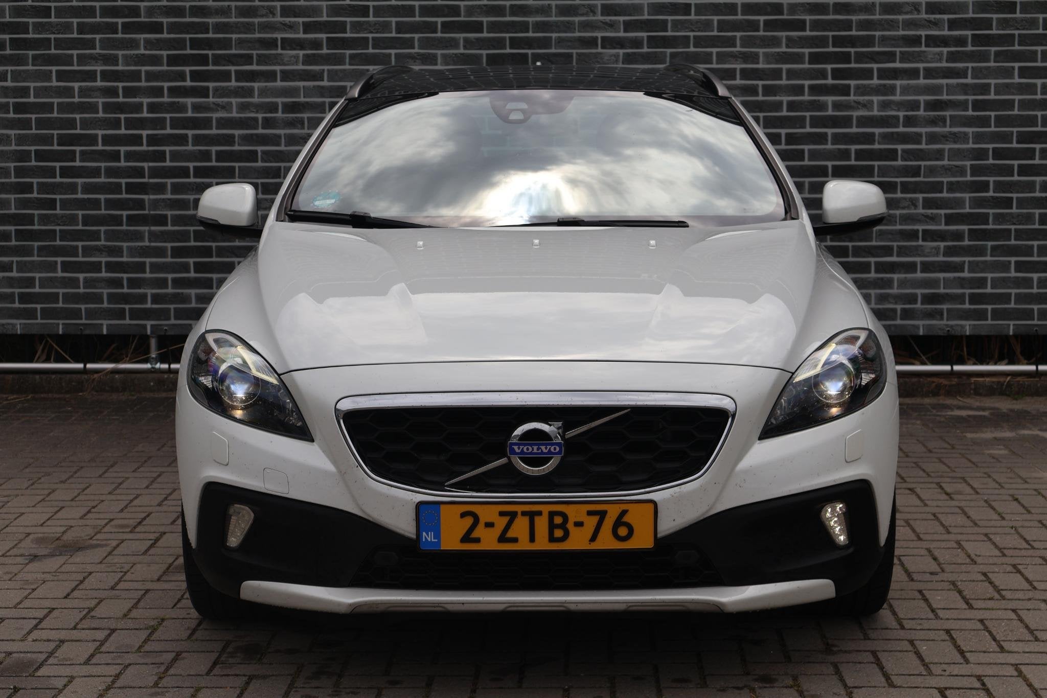 Volvo V40 Cross Country 1.6 T4 Ocean Race | Trekhaak | Panor, 1325 kg, Gebruikt, Zwart, 4 cilinders