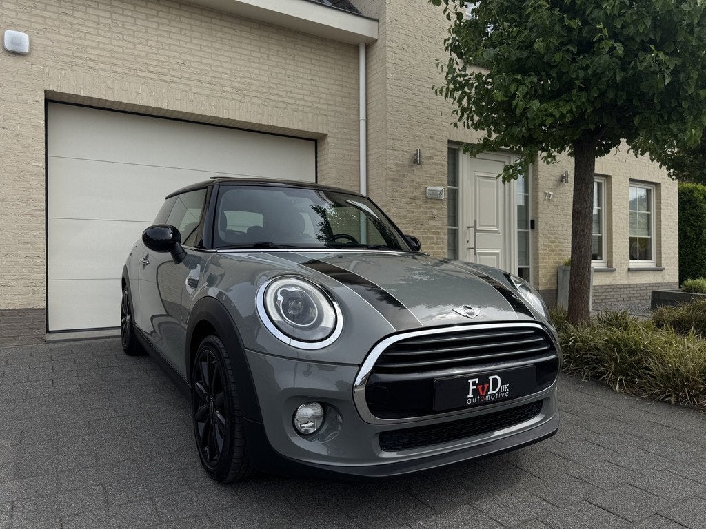 MINI Mini 1.5 Cooper Panoramadak Navi Led Sportleder HarmanK, Auto's, 136 pk, Gebruikt, 4 stoelen, 49 €/maand