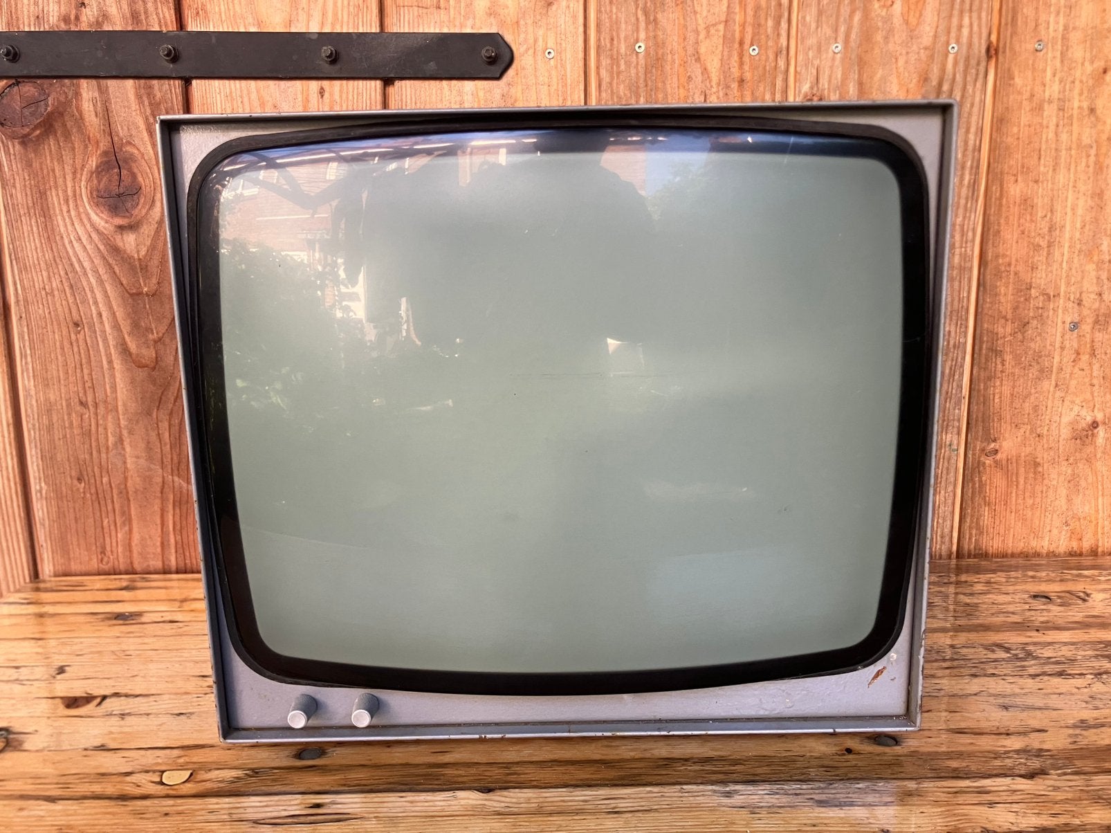 Ouderwetse televisie voor decoratie (halloween), Ophalen